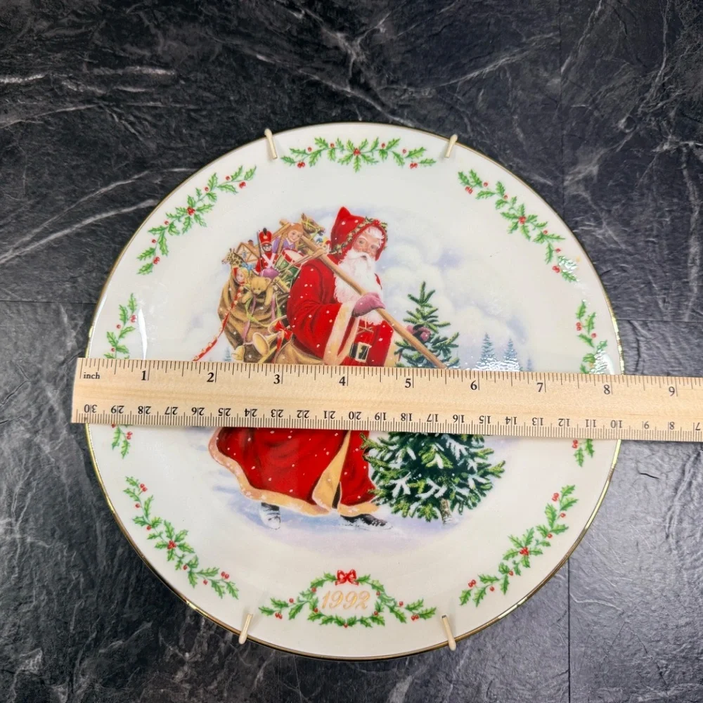 1992 LENOX COLLECTIONS “Kris Kringle” Collector Plate #P0411